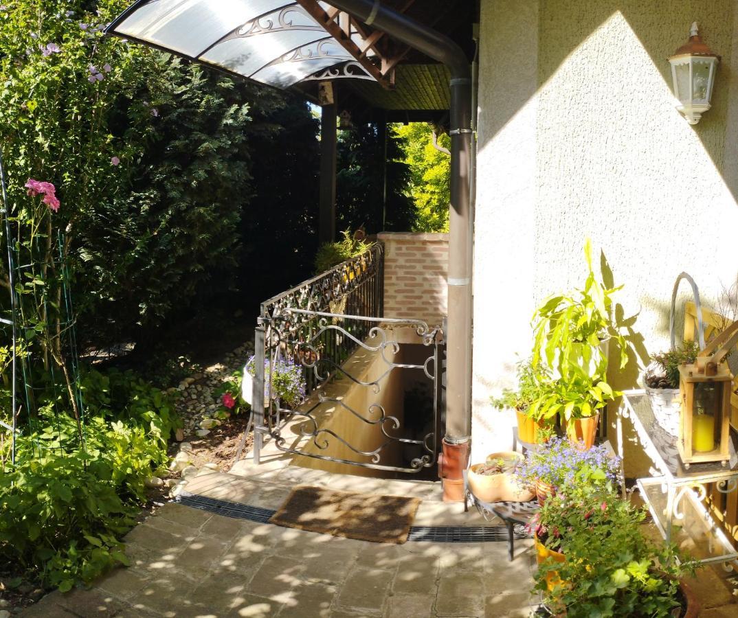 Family Basement Apartment, Breakfast, Free Parking, 5km From Tulln * Chorherrn