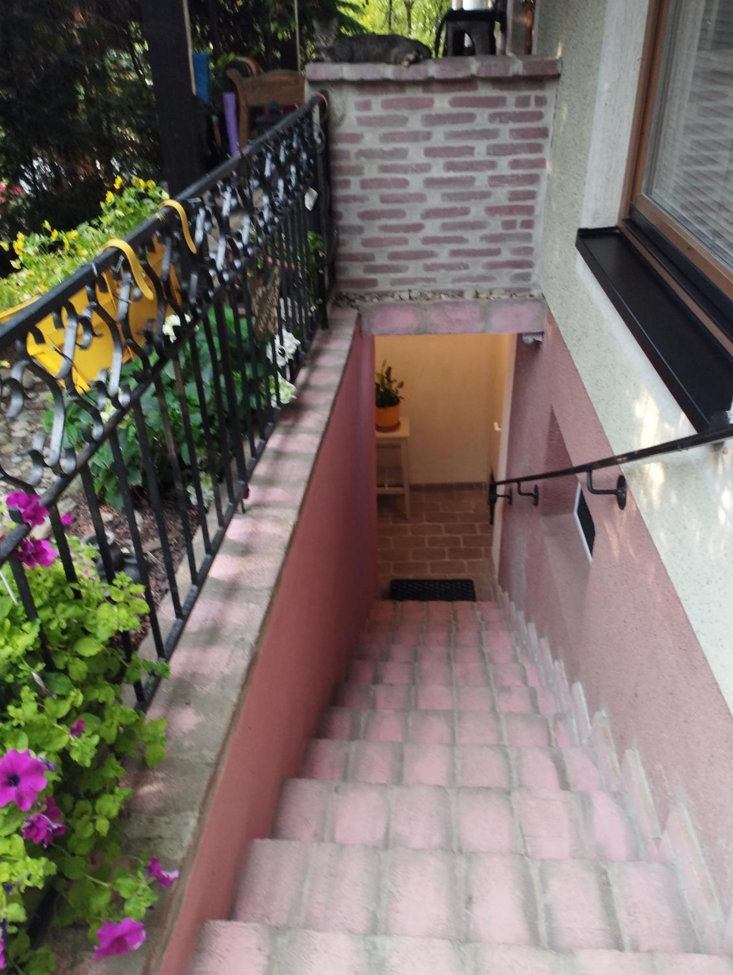 Family Basement Apartment, Breakfast, Free Parking, 5km From Tulln Apartment